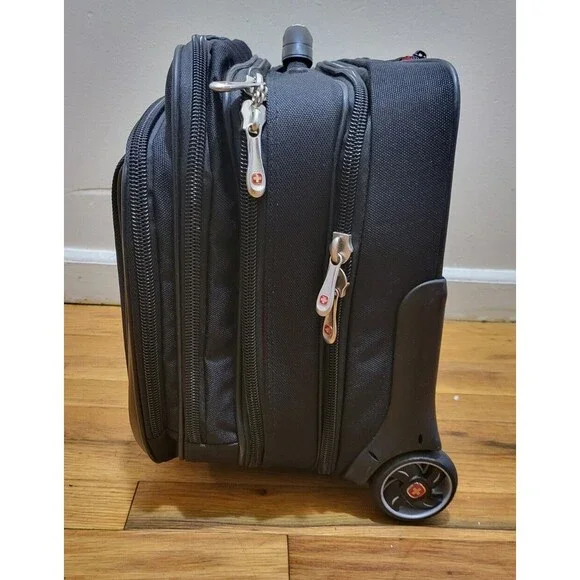 Wenger Swiss Gear Patriot Rolling Luggage Retractable Handle 17